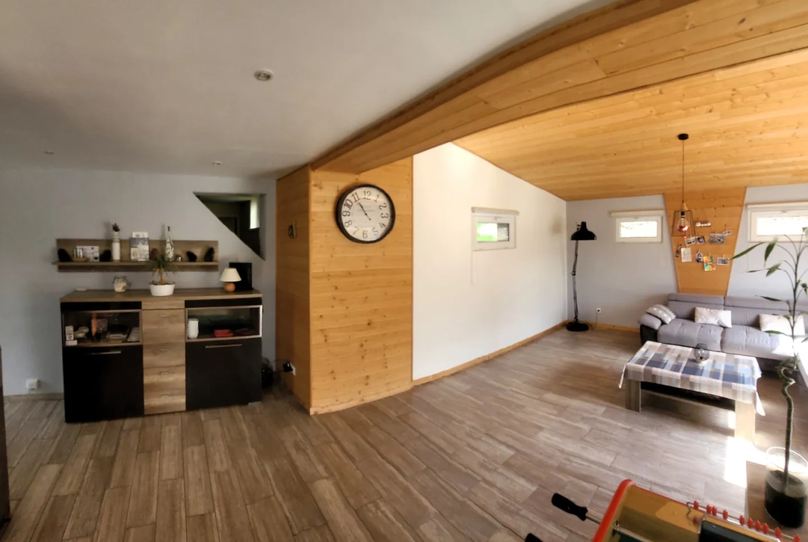 Maison rénovée avec piscine et garage à Stosswihr, 110 m², terrain ensoleillé 