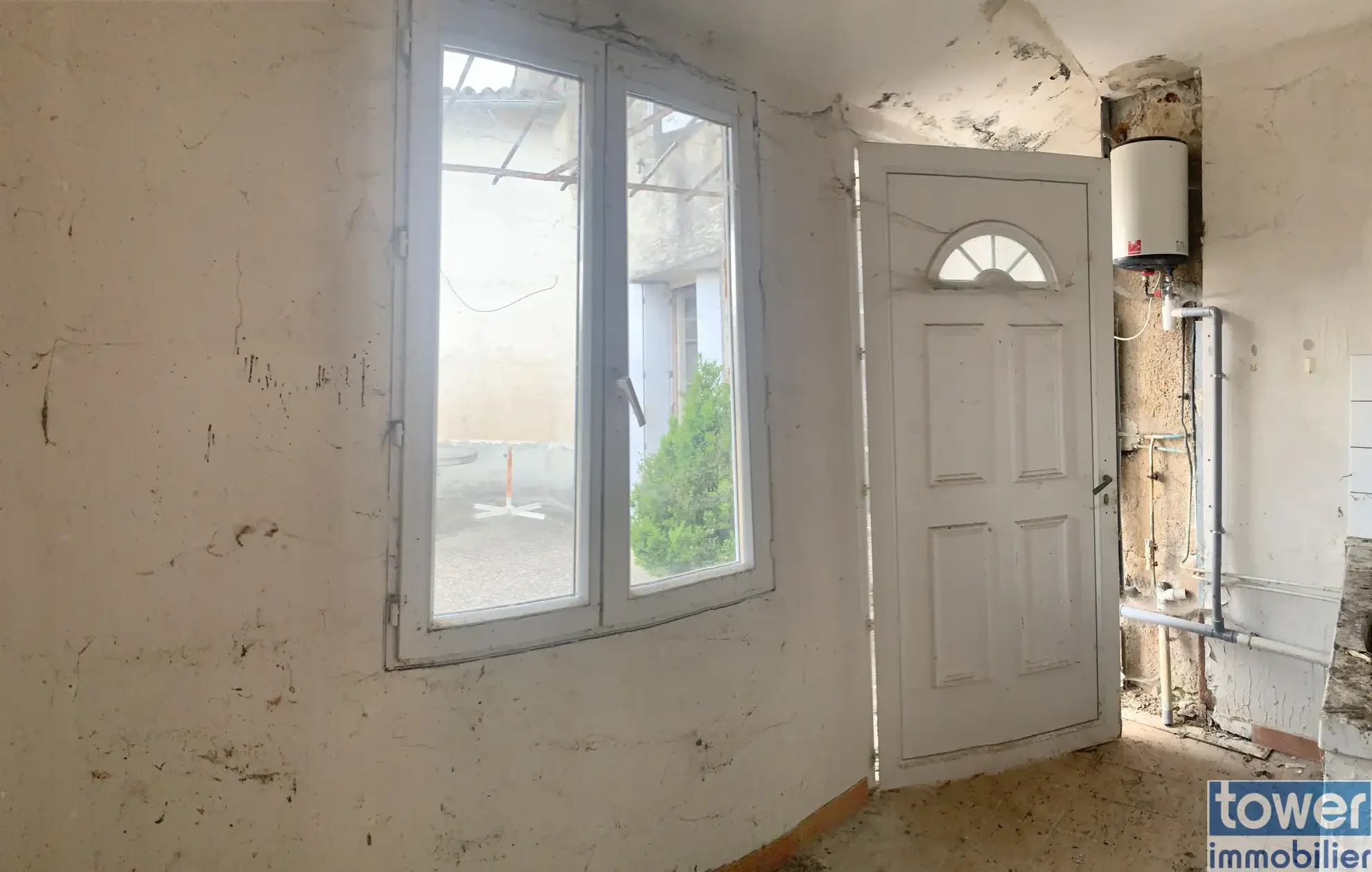 Maison à rénover de 120 m² avec dépendances à Beauvais sur Matha (17490) 