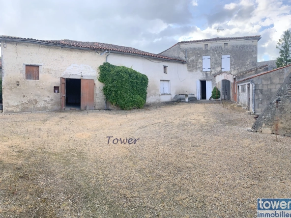 Maison à rénover de 120 m² avec dépendances à Beauvais sur Matha (17490)