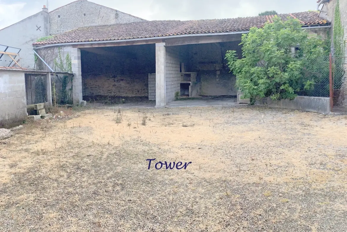 Maison à rénover de 120 m² avec dépendances à Beauvais sur Matha (17490) 