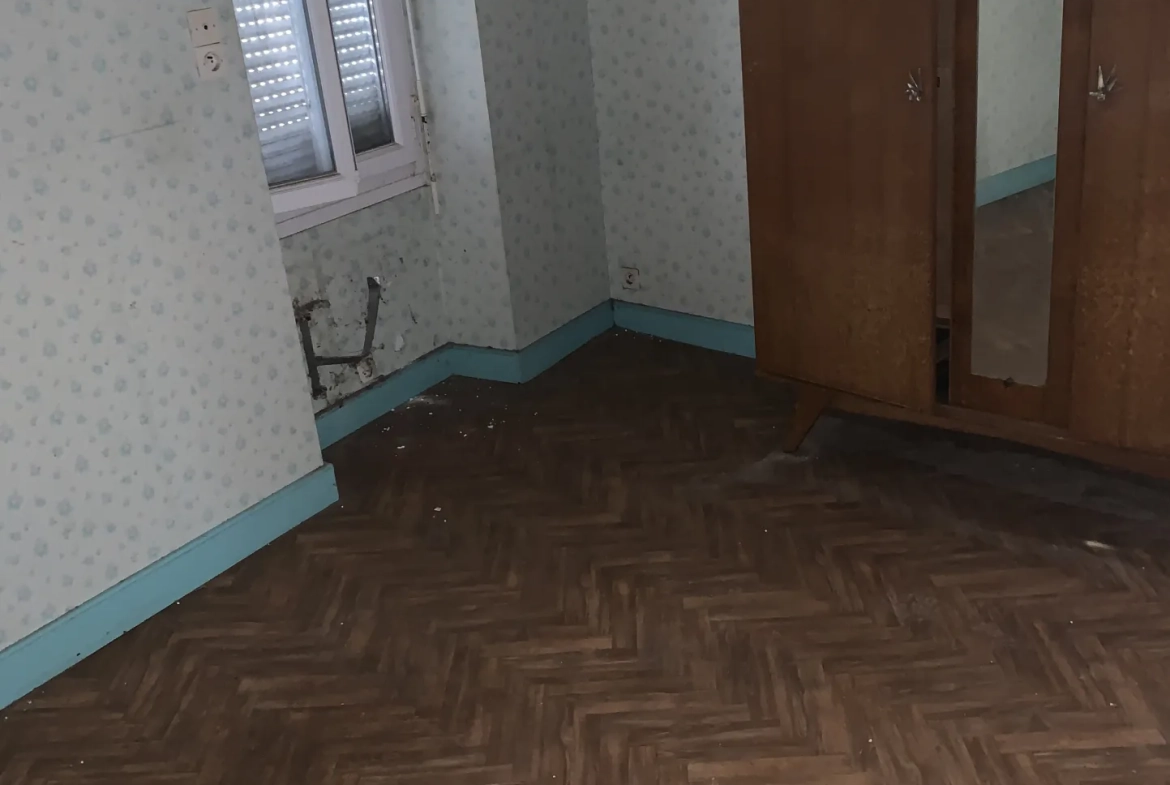 Maison à rénover de 120 m² avec dépendances à Beauvais sur Matha (17490) 
