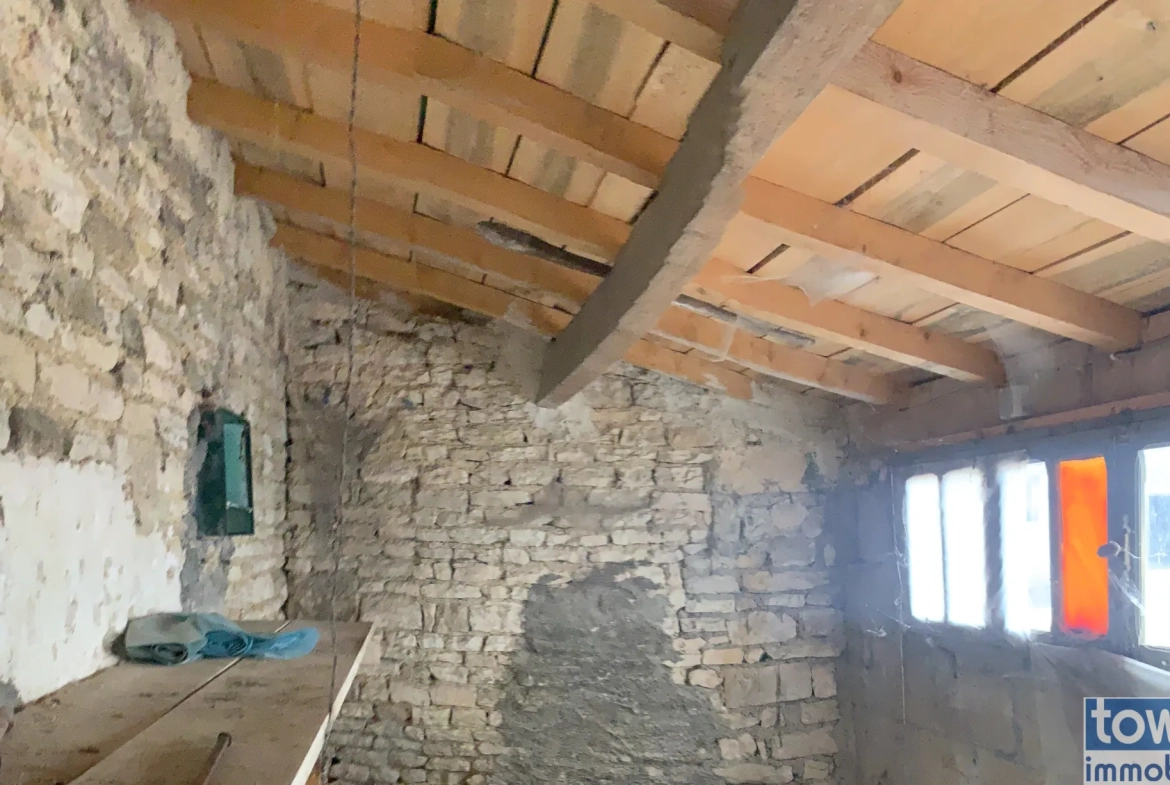 Maison à rénover de 120 m² avec dépendances à Beauvais sur Matha (17490) 