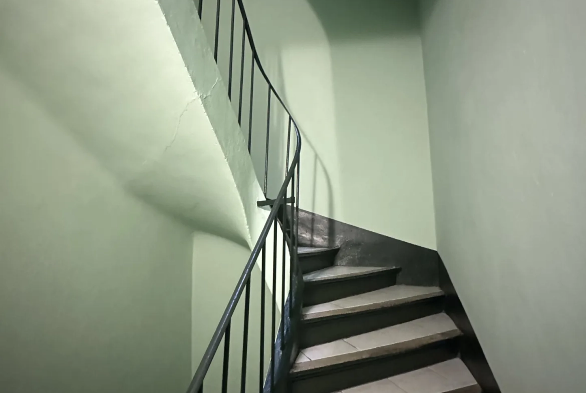 Immeuble de rapport à La Seyne-sur-Mer, 3 appartements rénovés, revenu annuel 19 800 € 