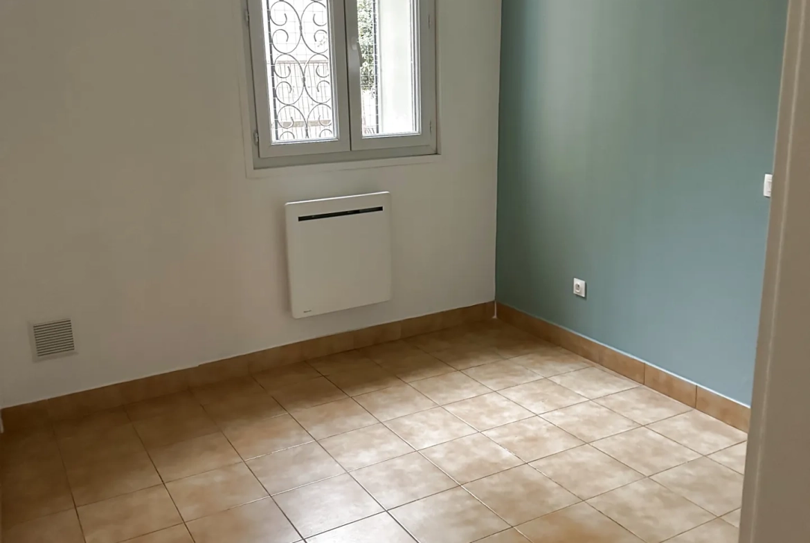 Immeuble de rapport à La Seyne-sur-Mer, 3 appartements rénovés, revenu annuel 19 800 € 