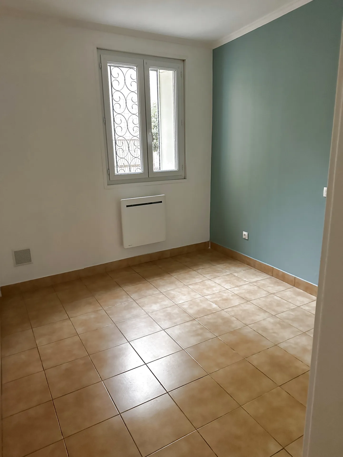 Immeuble de rapport à La Seyne-sur-Mer, 3 appartements rénovés, revenu annuel 19 800 € 