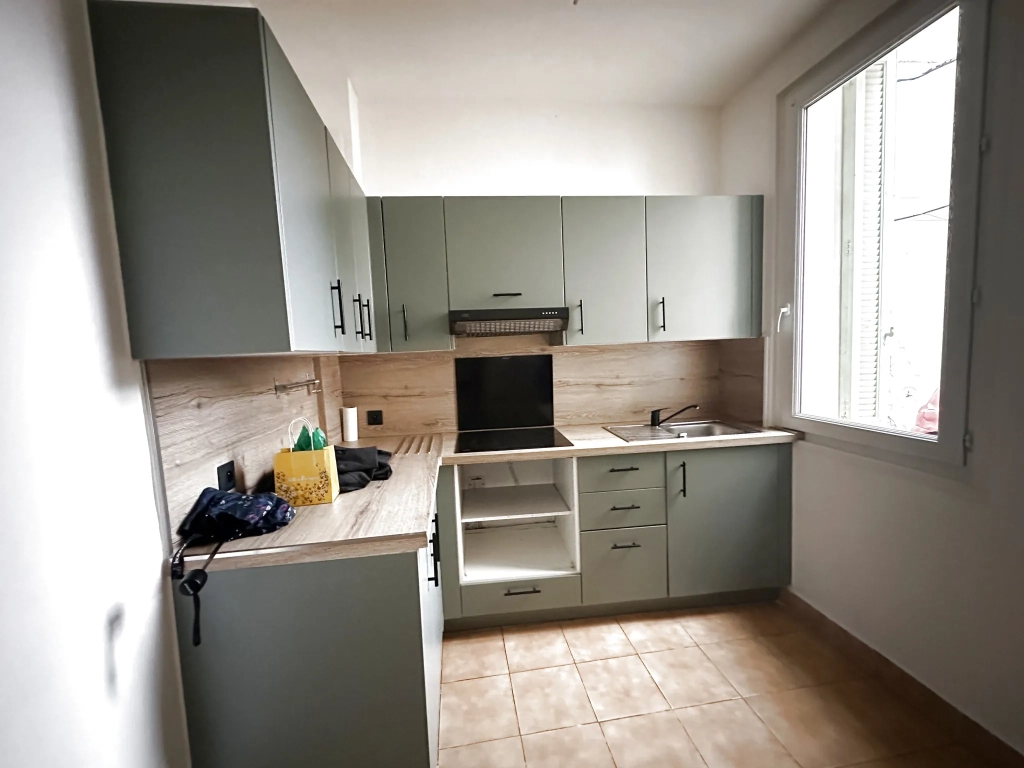 Immeuble de rapport à La Seyne-sur-Mer, 3 appartements rénovés, revenu annuel 19 800 €