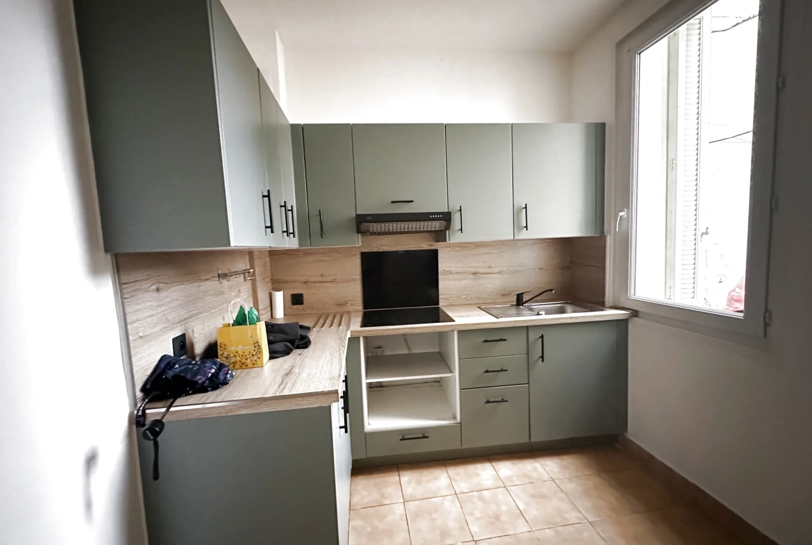 Immeuble de rapport à La Seyne-sur-Mer, 3 appartements rénovés, revenu annuel 19 800 € 