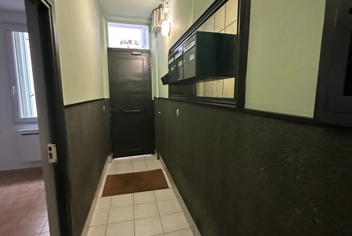 Immeuble de rapport à La Seyne-sur-Mer, 3 appartements rénovés, revenu annuel 19 800 € 