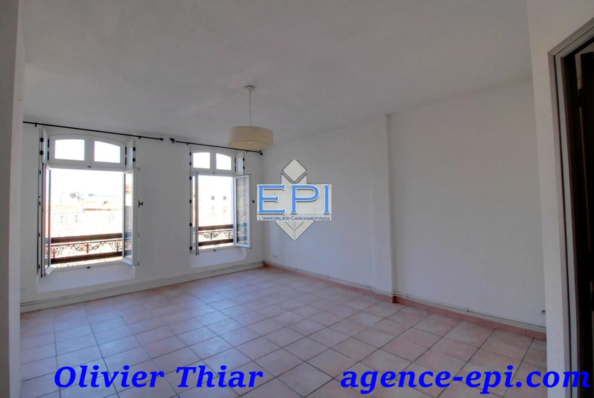 Appartement T3 avec vue sur la Place Carnot à Carcassonne 