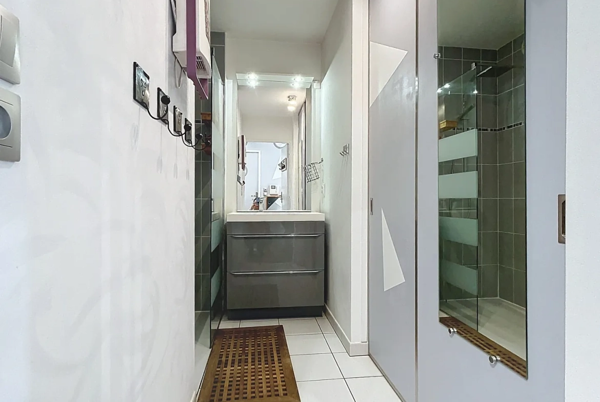 Appartement T3 lumineux de 55,84 m² à Saint-Fons avec parking et terrasse 