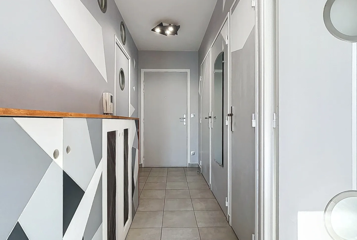 Appartement T3 lumineux de 55,84 m² à Saint-Fons avec parking et terrasse 