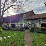 Grande maison familiale avec grange et terrain à Roumazieres Loubert