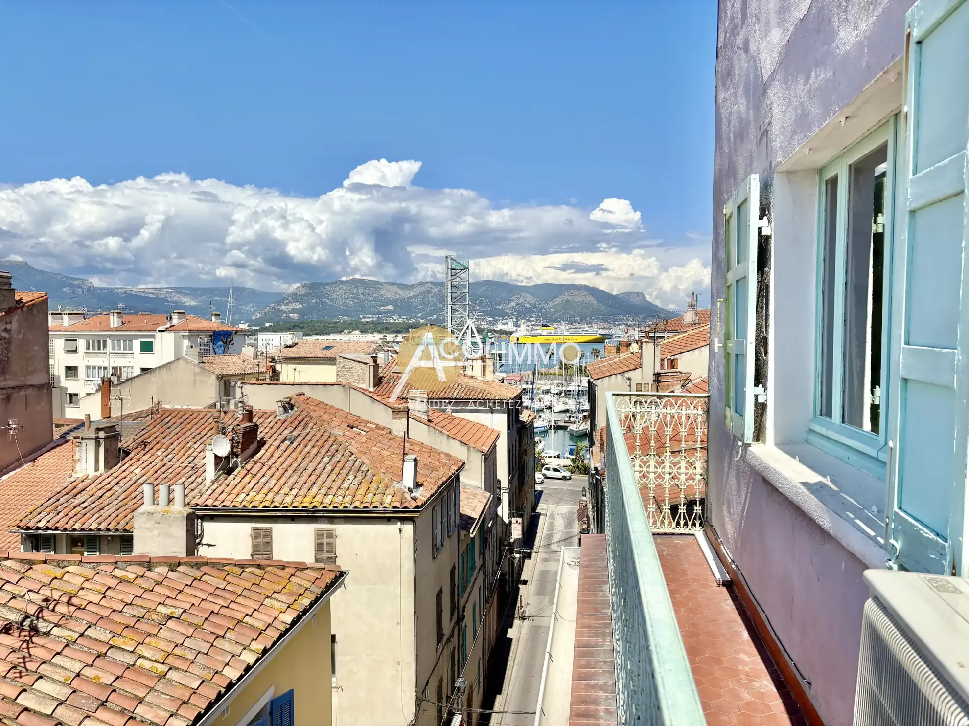 Appartement T2 avec terrasse et vue dégagée à La Seyne-sur-Mer 
