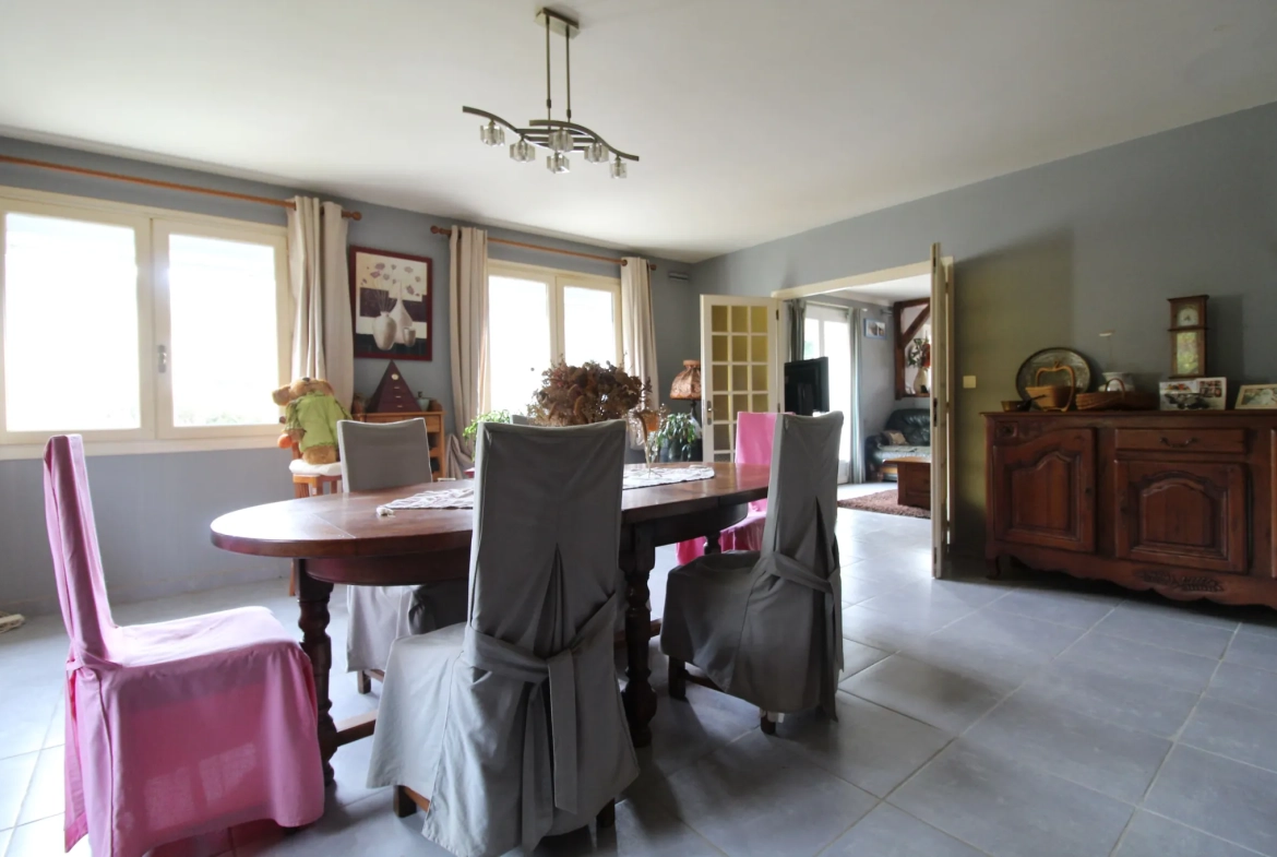 Grande maison moderne de 180 m² à Lacaune avec terrain de 4000 m² 
