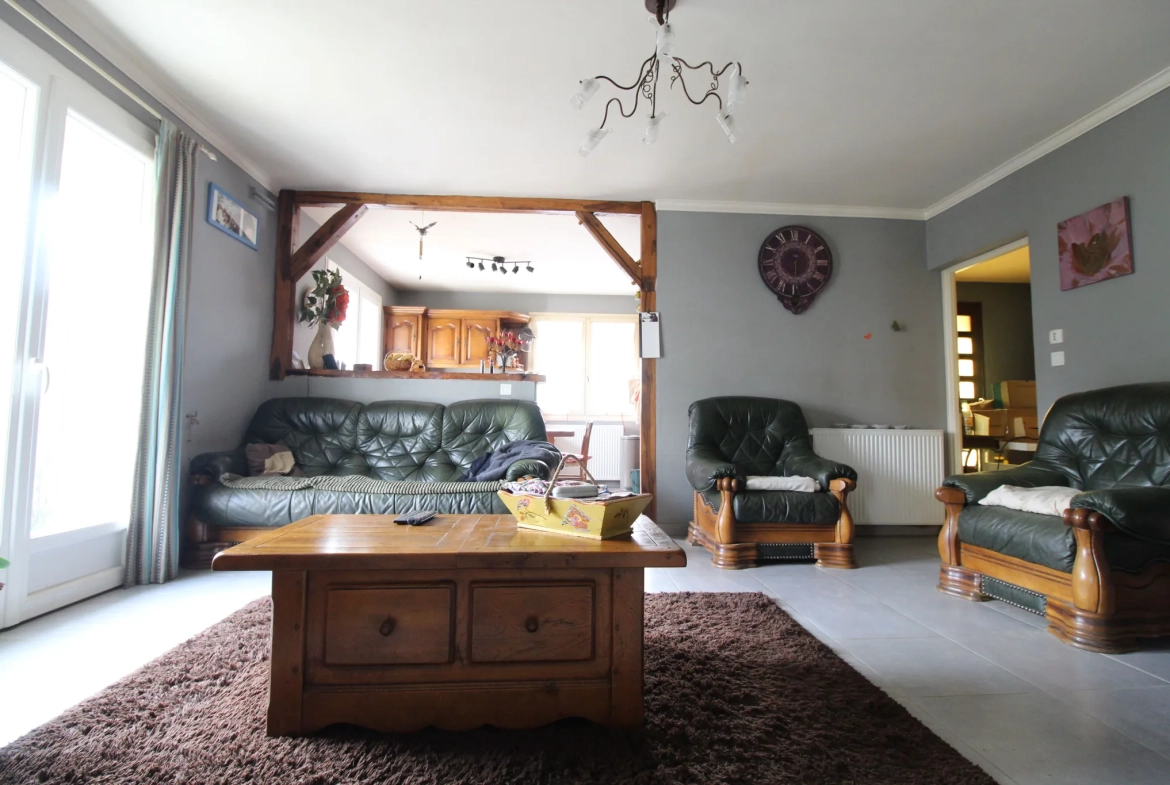 Grande maison moderne de 180 m² à Lacaune avec terrain de 4000 m² 