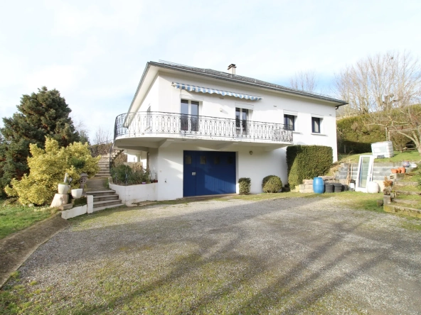 Grande maison moderne de 180 m² à Lacaune avec terrain de 4000 m²