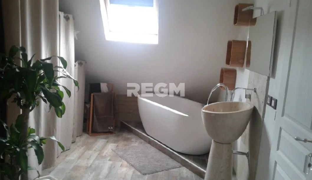 Magnifique maison familiale de 118 m² proche de Paris avec jardin et spa à Balagny-sur-Thérain 