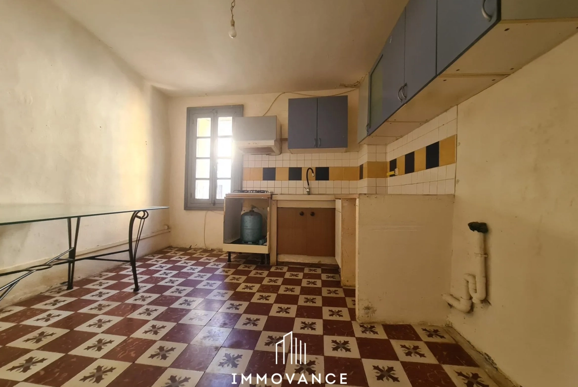 Maison de village à rénover avec potentiel à Campagnan, 90 m² 