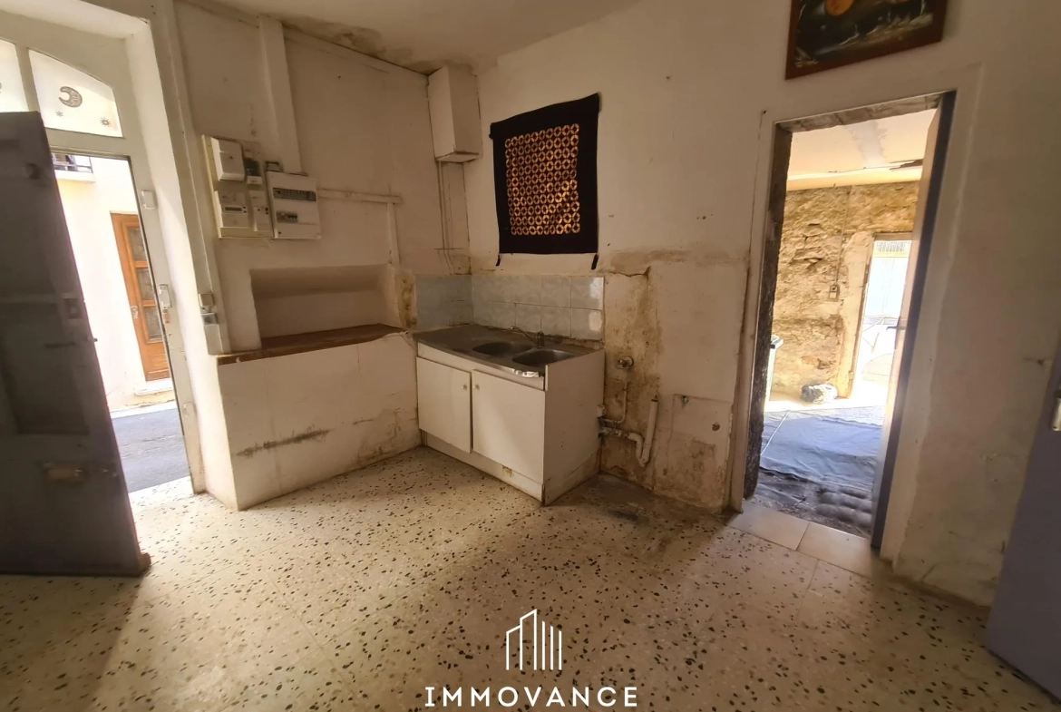 Maison de village à rénover avec potentiel à Campagnan, 90 m² 