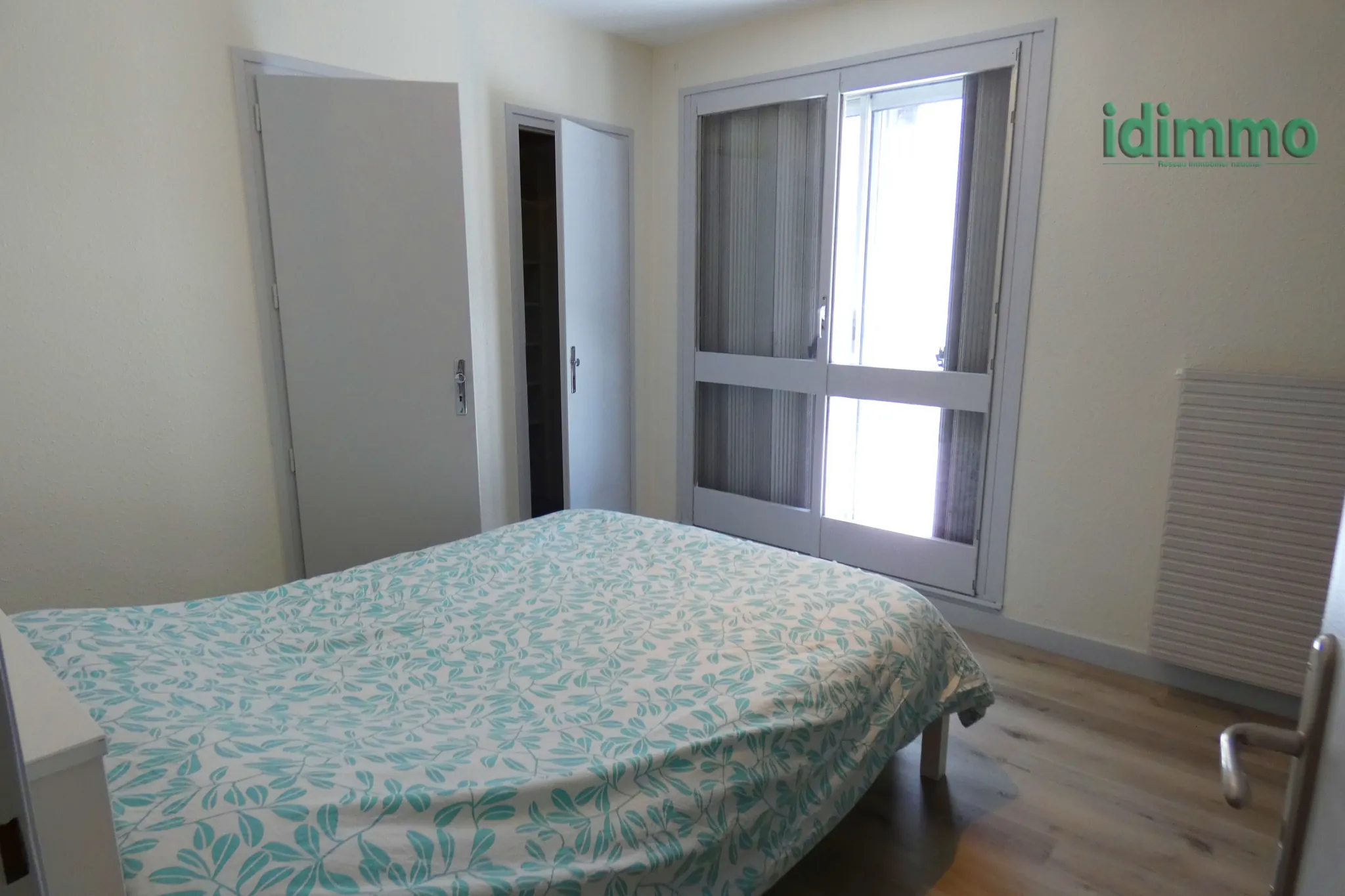 Appartement T3 rénové avec terrasse, parking sécurisé et cave à Aurillac 