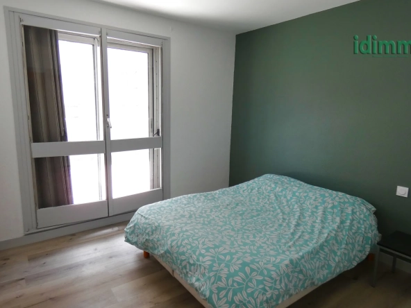 Appartement T3 rénové avec terrasse, parking sécurisé et cave à Aurillac 