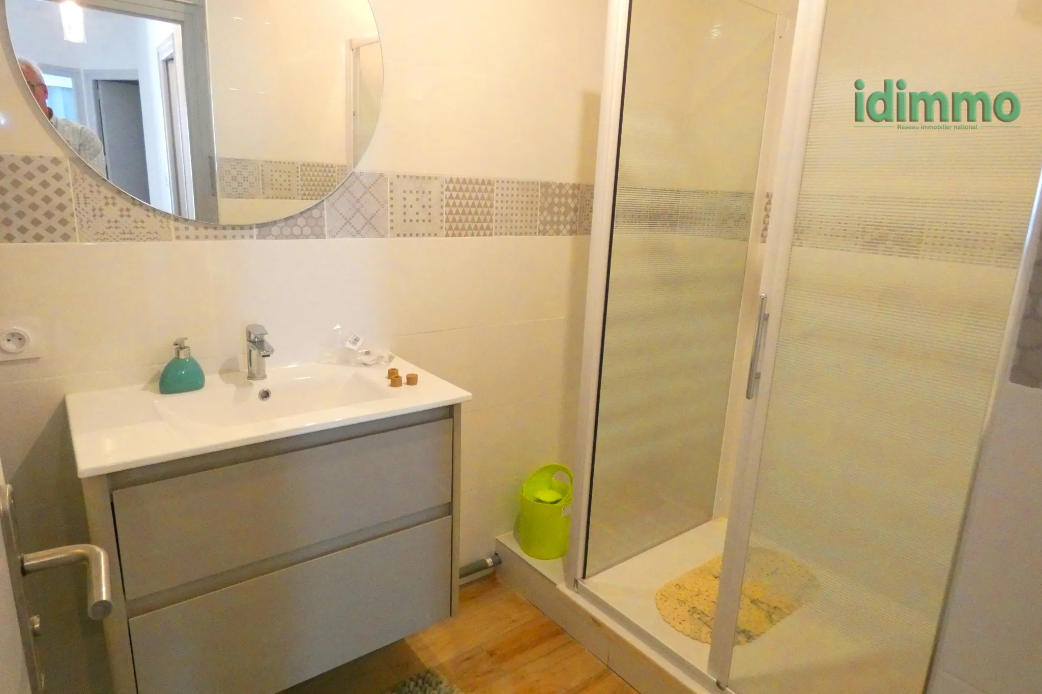 Appartement T3 rénové avec terrasse, parking sécurisé et cave à Aurillac 