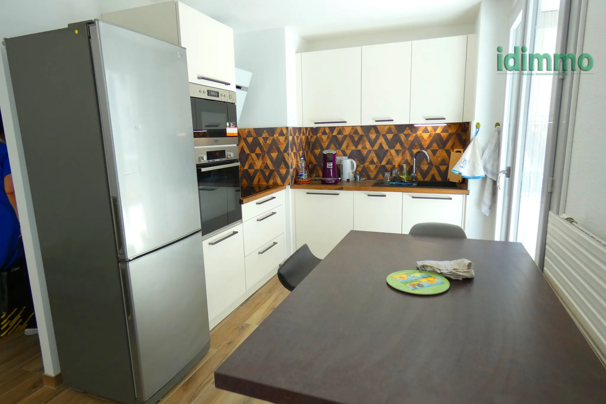 Appartement T3 rénové avec terrasse, parking sécurisé et cave à Aurillac 