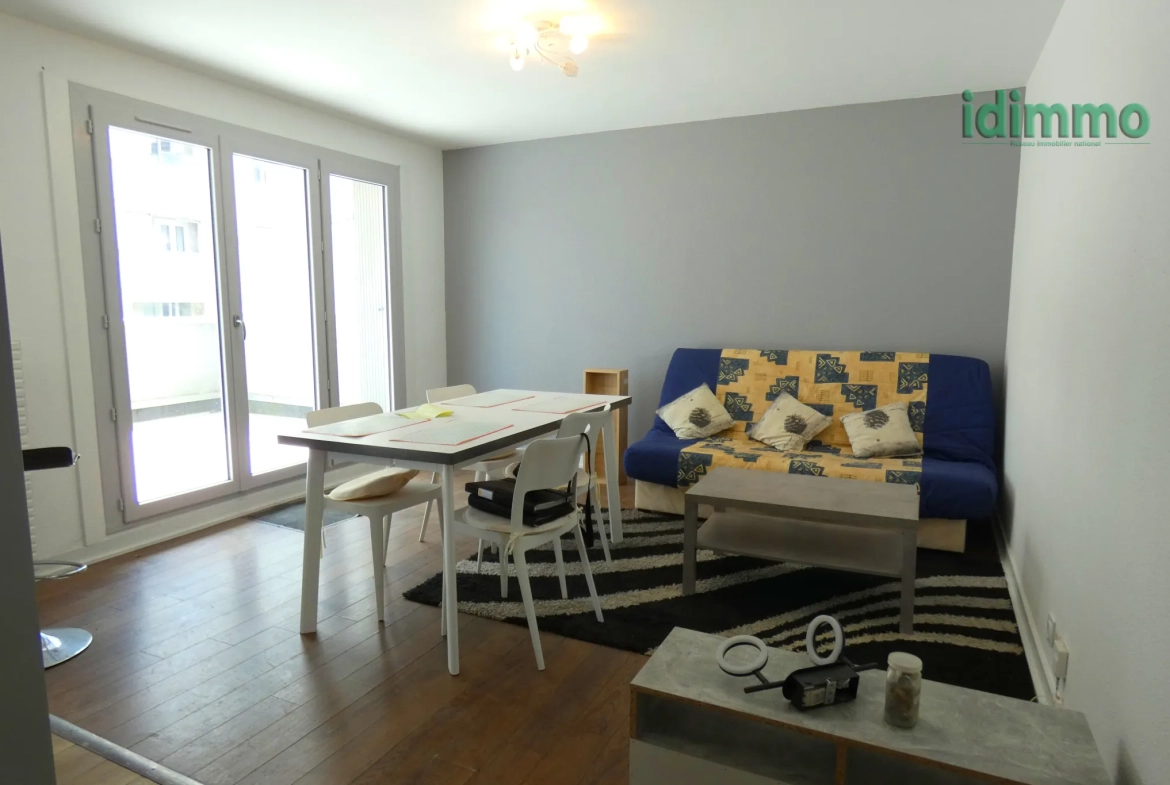 Appartement T3 rénové avec terrasse, parking sécurisé et cave à Aurillac 