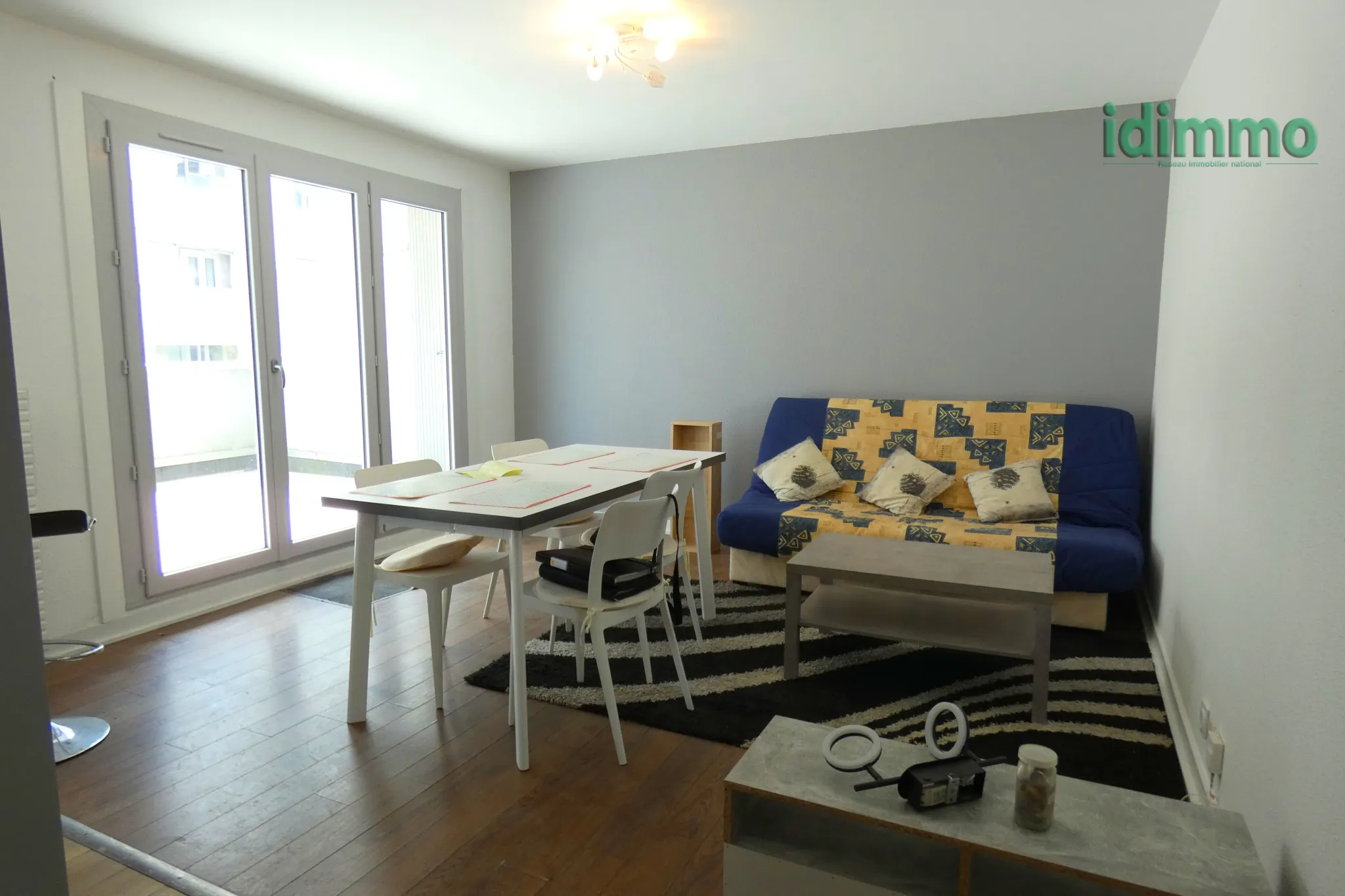 Appartement T3 rénové avec terrasse, parking sécurisé et cave à Aurillac 