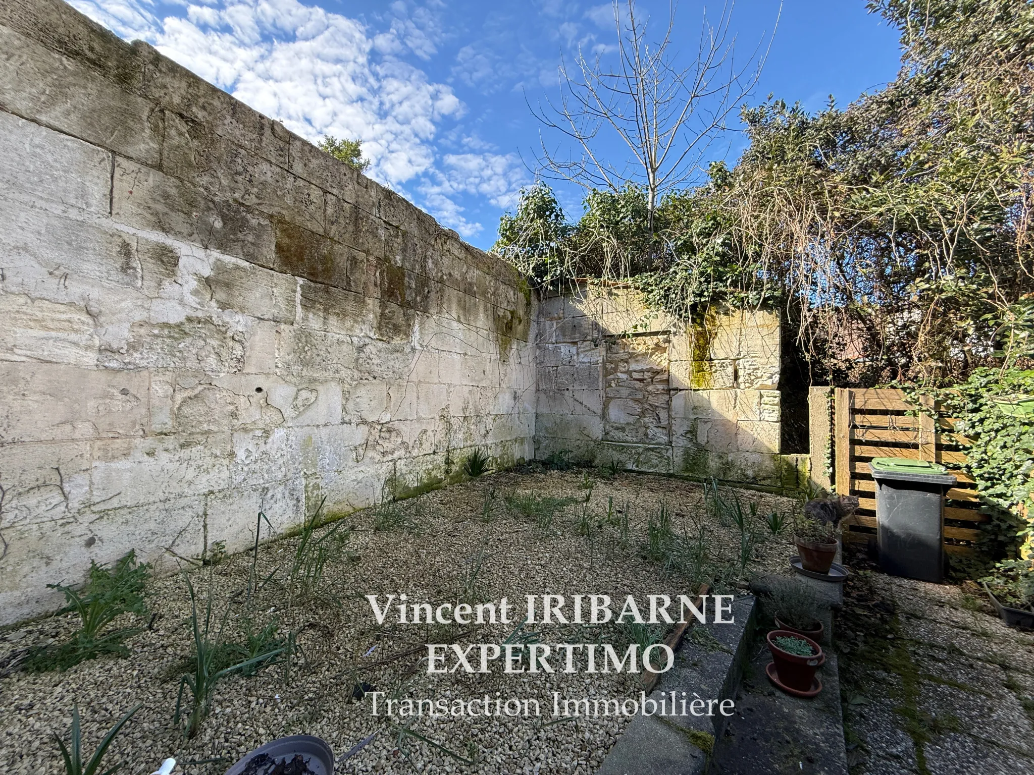 Maison de ville rénovée avec jardin à Saintes - 2 chambres 