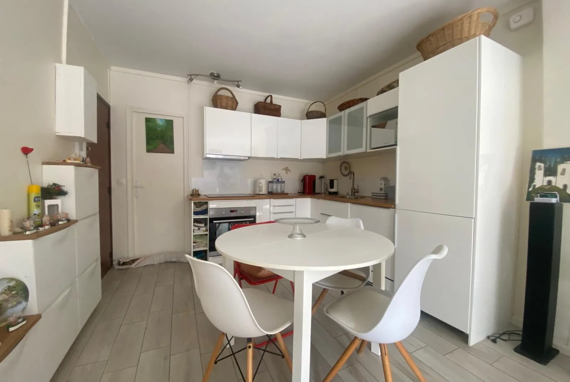 Charmant studio rénové de 39 m² au Le Chesnay, proche des commodités 