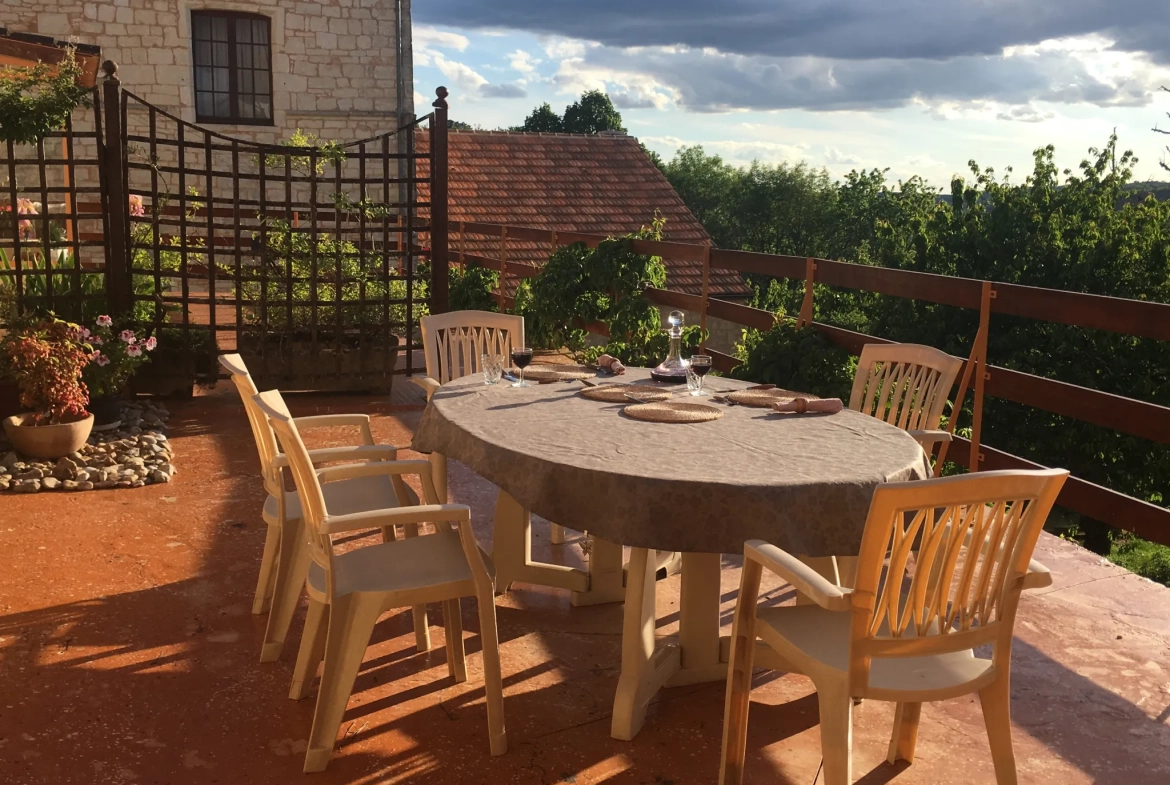 Charmante maison de bastide avec gîte et jardin à Montcabrier 