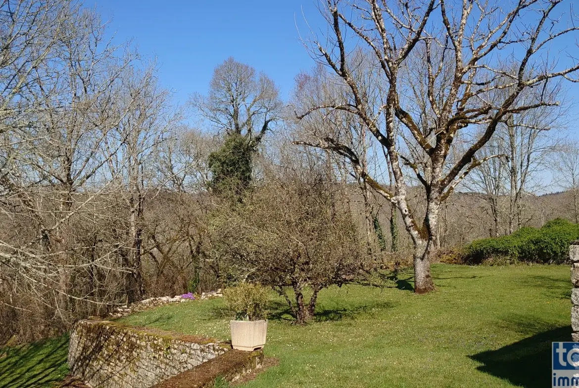 Charmante maison de bastide avec gîte et jardin à Montcabrier 