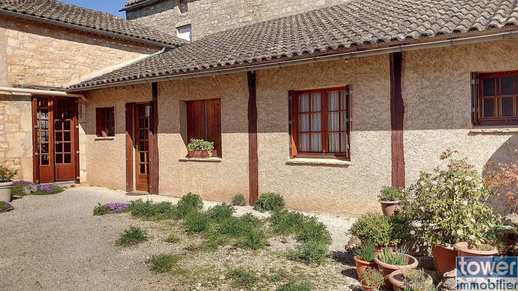 Charmante maison de bastide avec gîte et jardin à Montcabrier 