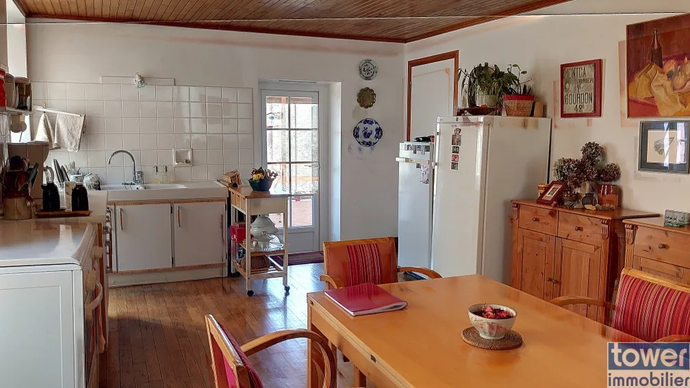 Charmante maison de bastide avec gîte et jardin à Montcabrier 