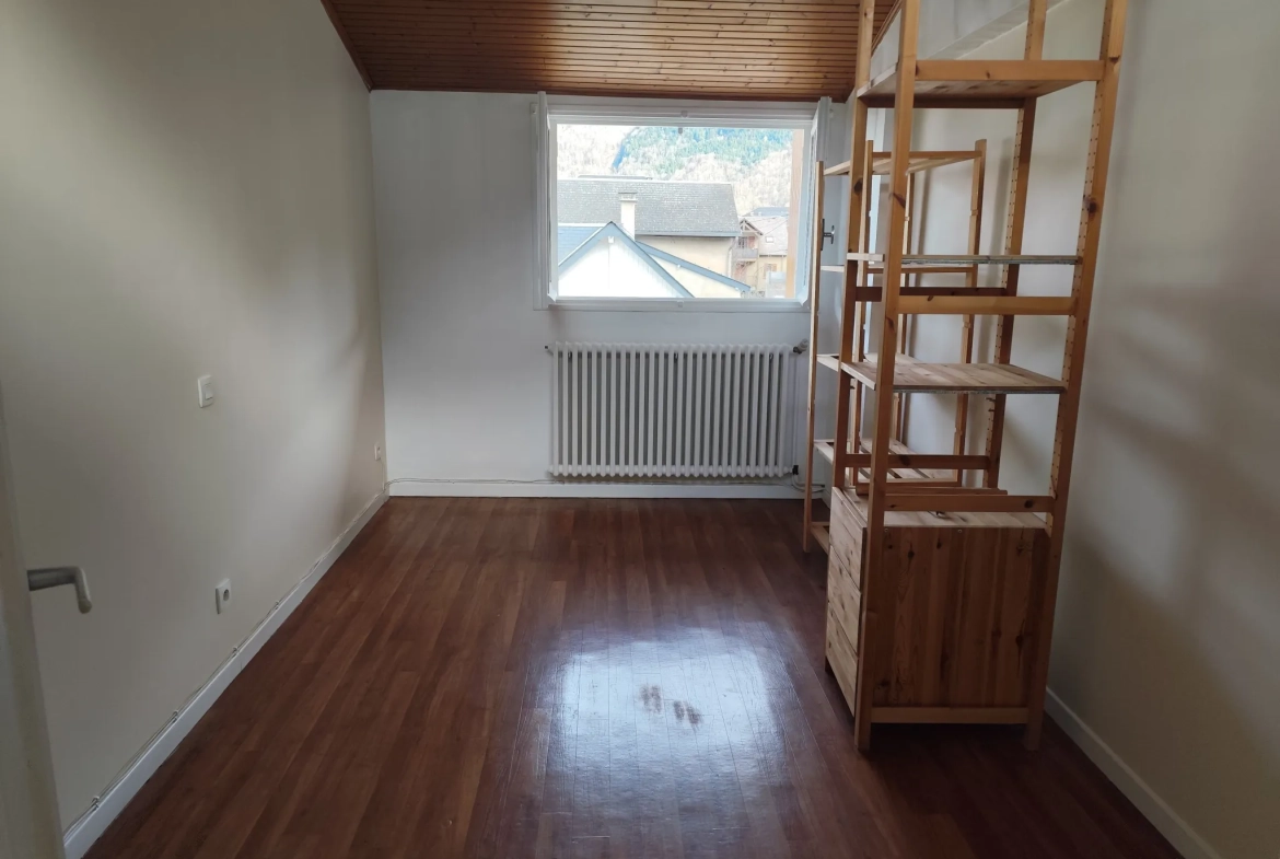 Maison de 75 m² en centre-ville de Bagnères de Luchon avec terrasse et vue dégagée 