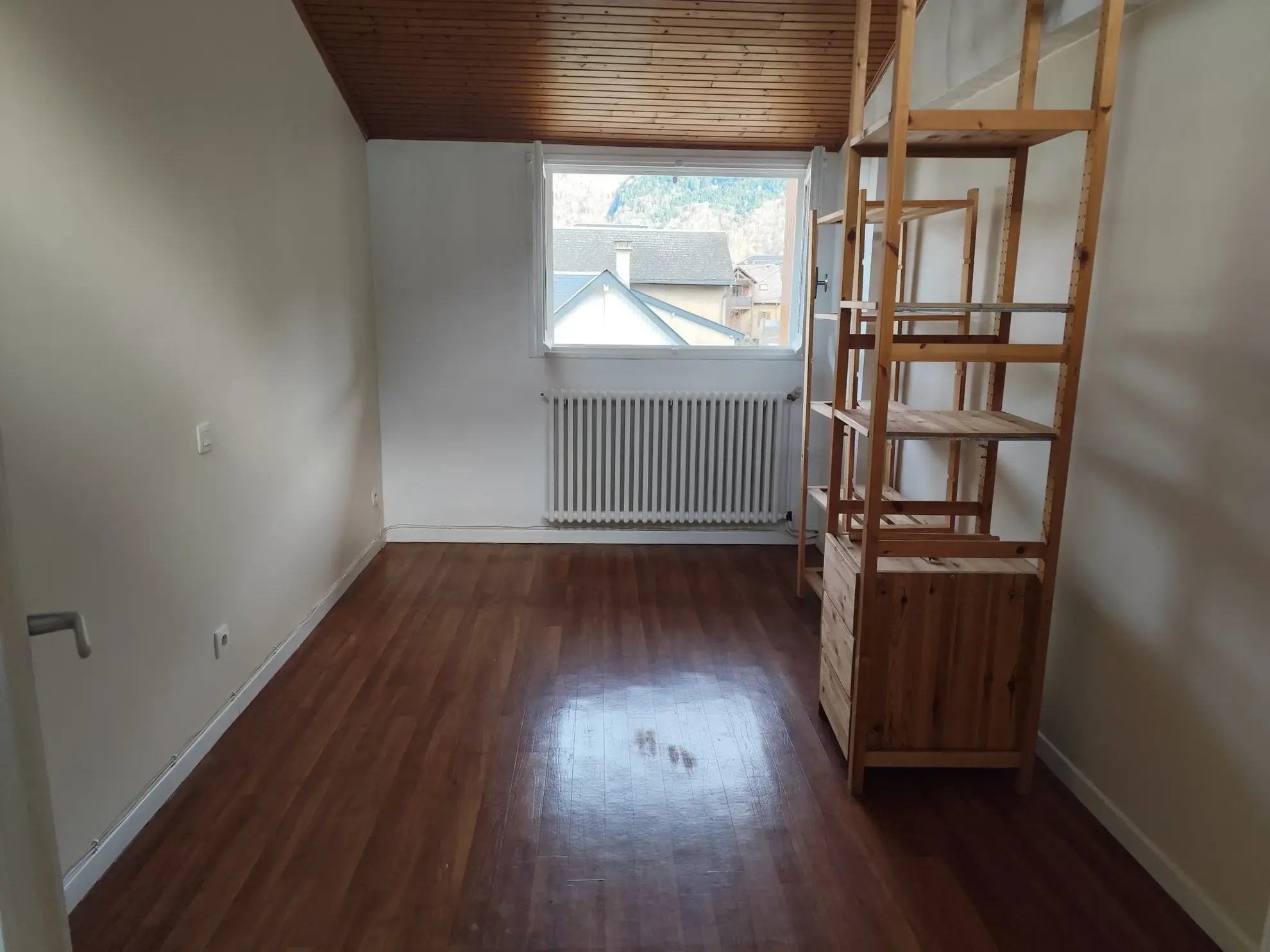 Maison de 75 m² en centre-ville de Bagnères de Luchon avec terrasse et vue dégagée 