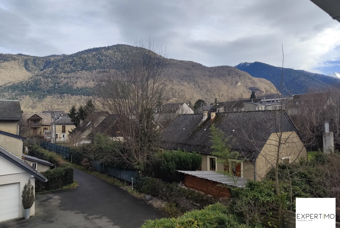 Maison de 75 m² en centre-ville de Bagnères de Luchon avec terrasse et vue dégagée 