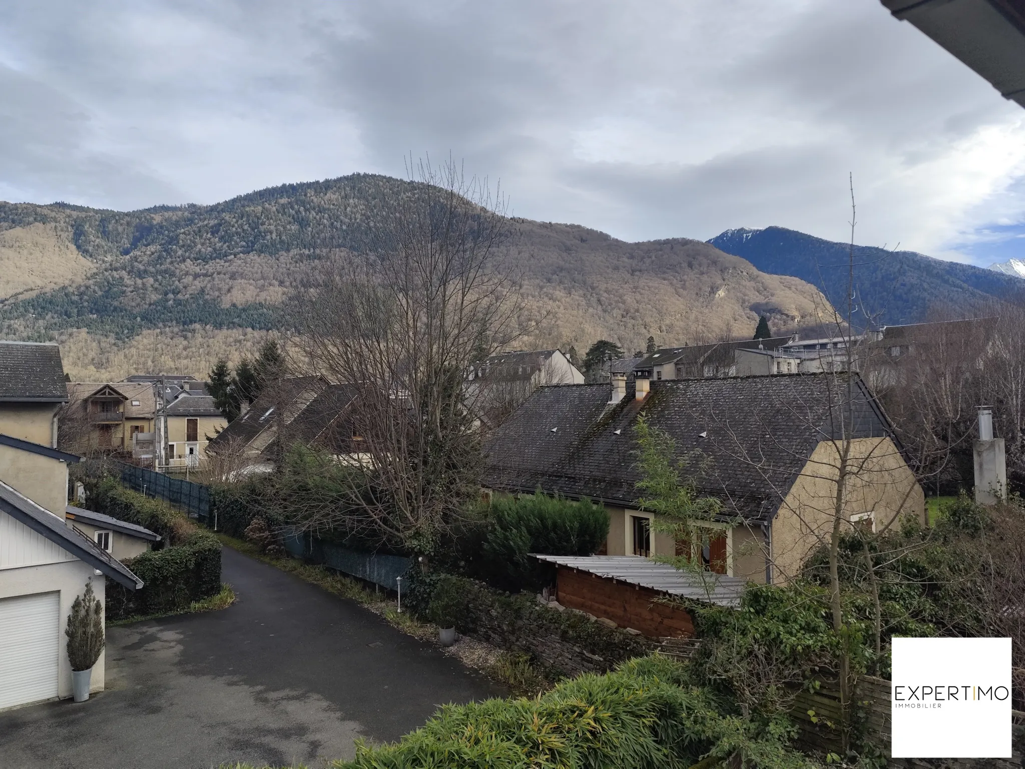 Maison de 75 m² en centre-ville de Bagnères de Luchon avec terrasse et vue dégagée 