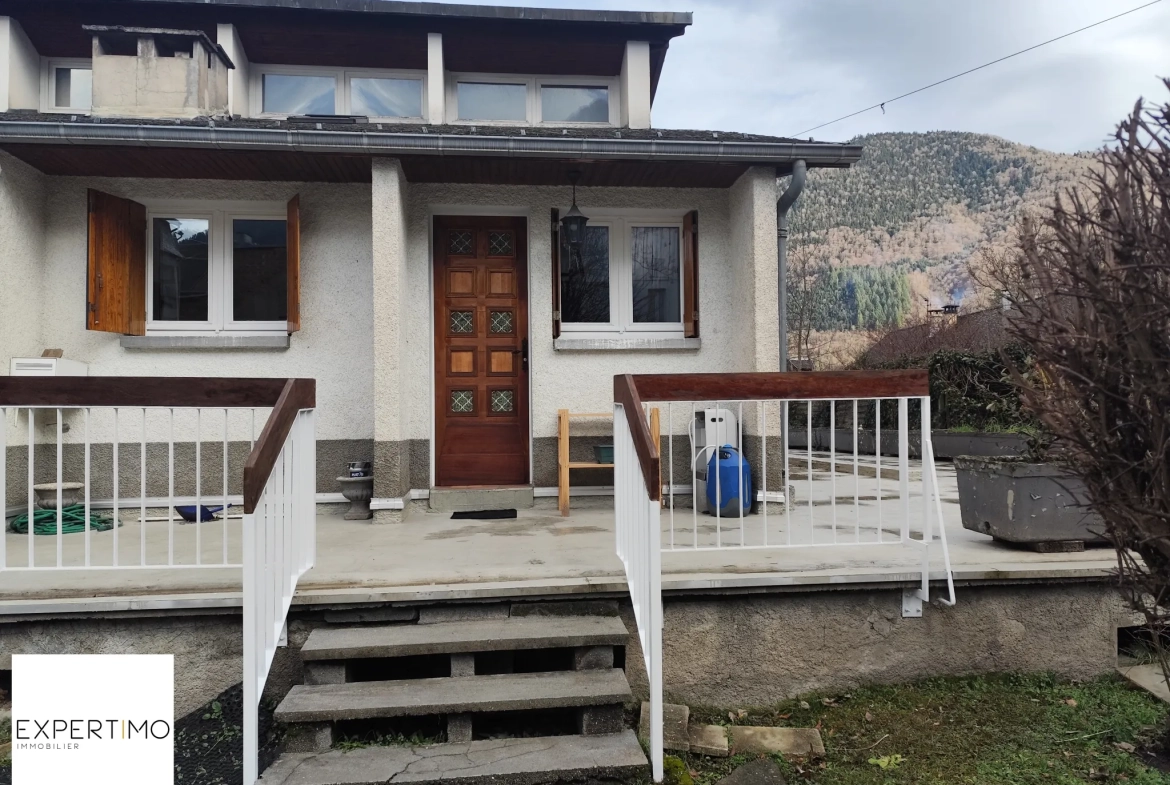 Maison de 75 m² en centre-ville de Bagnères de Luchon avec terrasse et vue dégagée 