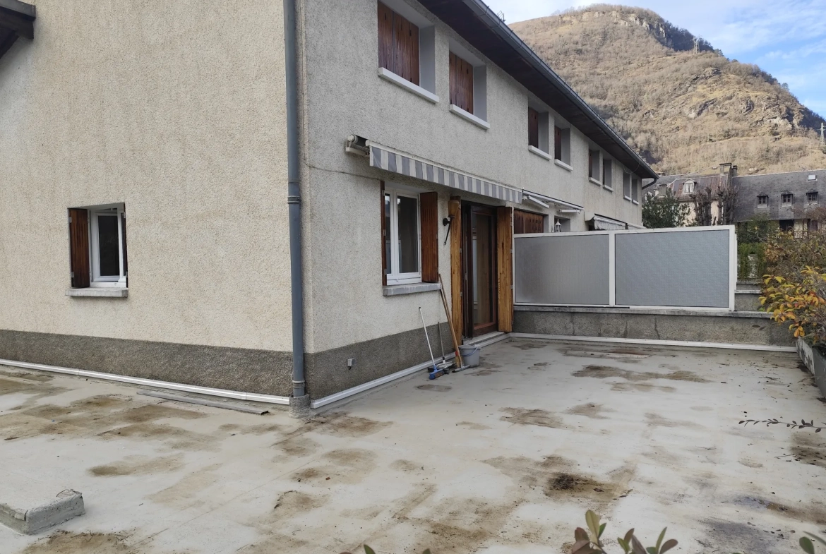 Maison de 75 m² en centre-ville de Bagnères de Luchon avec terrasse et vue dégagée 