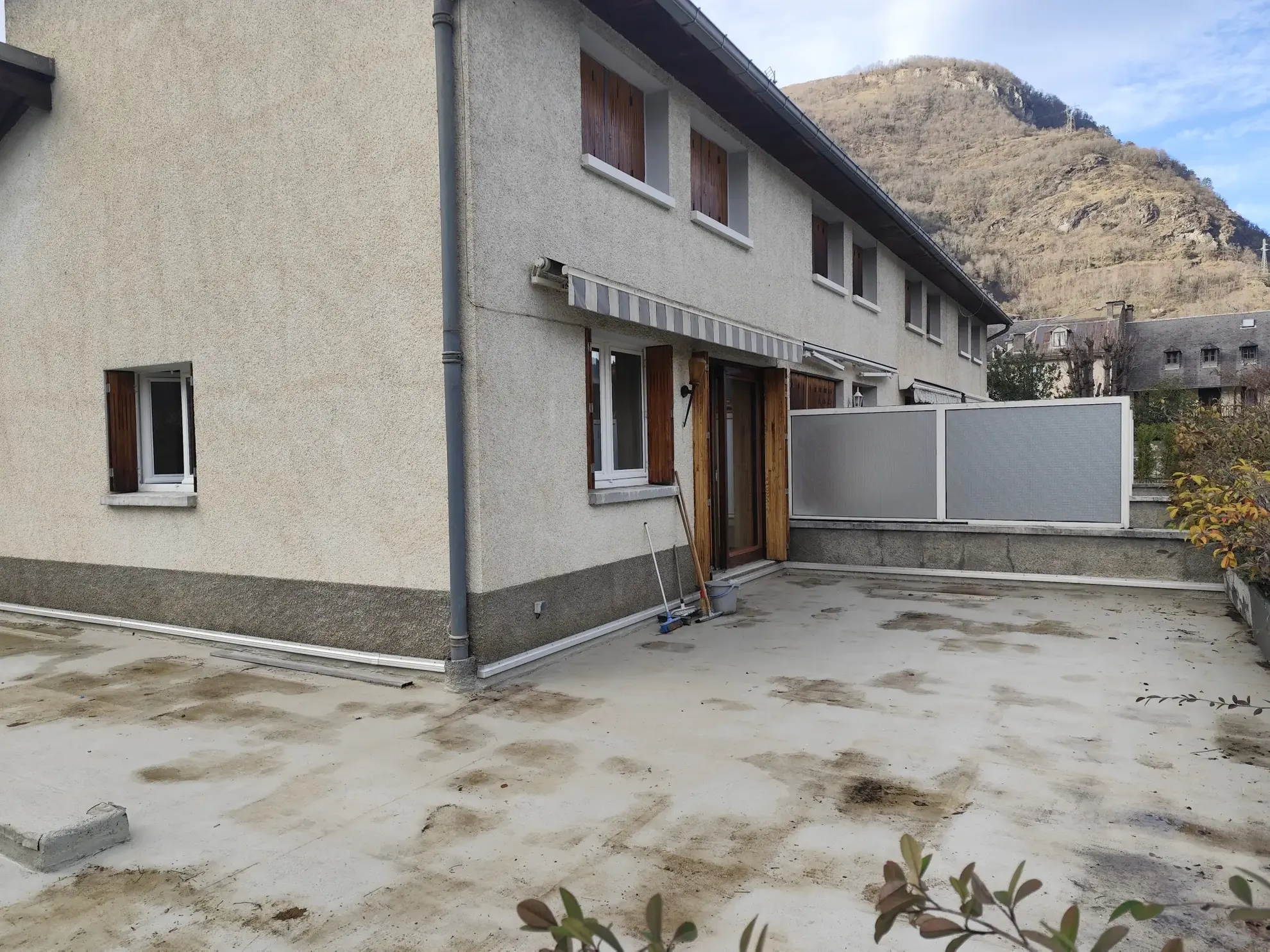 Maison de 75 m² en centre-ville de Bagnères de Luchon avec terrasse et vue dégagée 