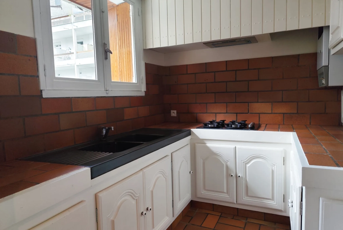 Maison de 75 m² en centre-ville de Bagnères de Luchon avec terrasse et vue dégagée 
