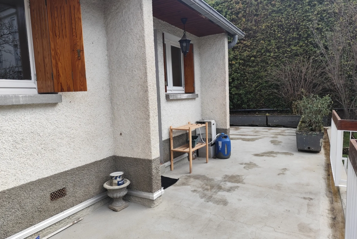 Maison de 75 m² en centre-ville de Bagnères de Luchon avec terrasse et vue dégagée 
