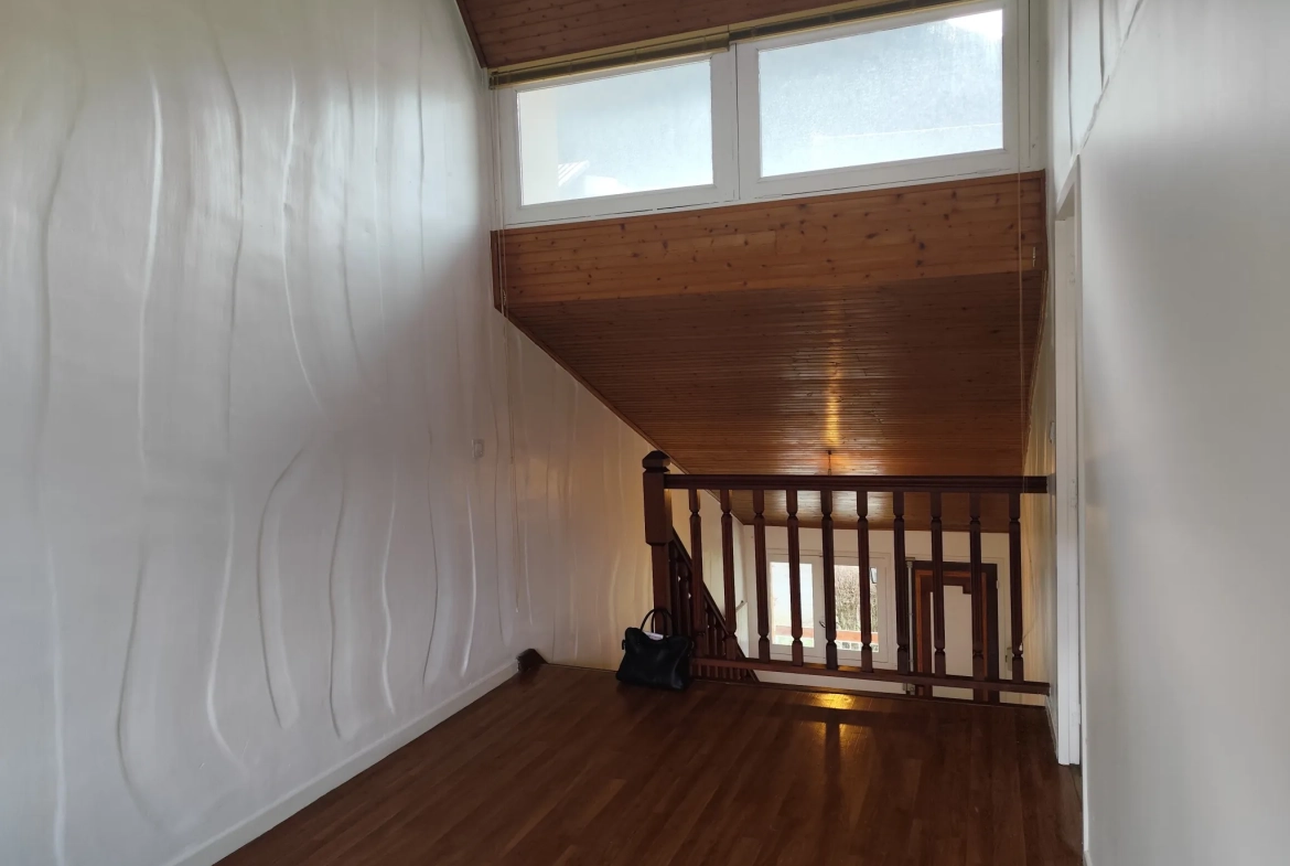 Maison de 75 m² en centre-ville de Bagnères de Luchon avec terrasse et vue dégagée 