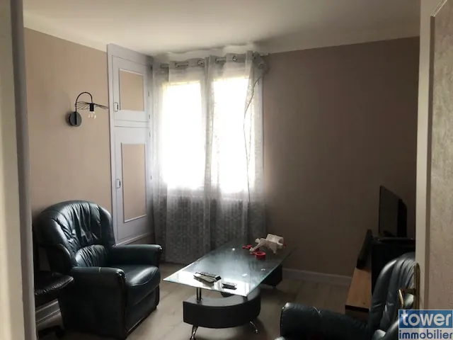 Maison 3 chambres avec T1 loué et terrain de 600 m² à Villefranche de Rouergue 