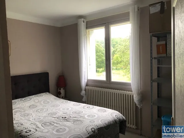 Maison 3 chambres avec T1 loué et terrain de 600 m² à Villefranche de Rouergue 