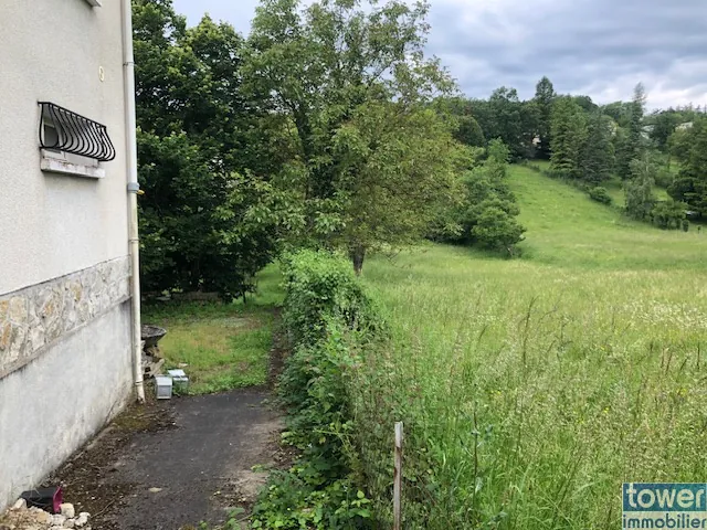 Maison 3 chambres avec T1 loué et terrain de 600 m² à Villefranche de Rouergue 