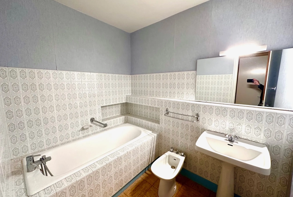 Appartement T3 avec garage et cave à Lourdes près des Halles 