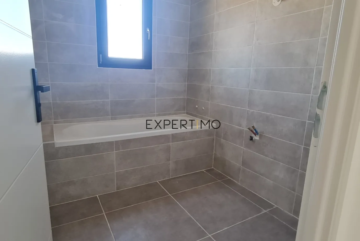 Villa neuve à étage à Beziers avec 4 chambres, terrasse et garage privé 
